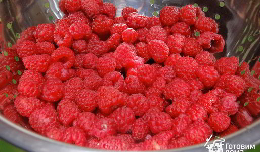 малиновый рулет