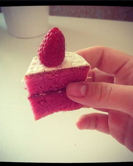 Рецепт малинового манника без муки на сметане