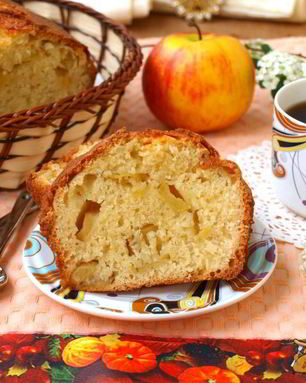 Манник на кефире с яблоками