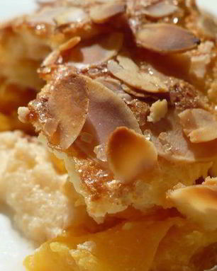 Манник с персиками