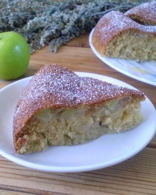 Манник с яблоками на кефире