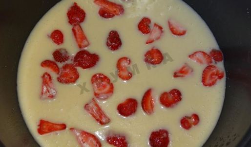 манник в мультиварке на молоке с ягодами