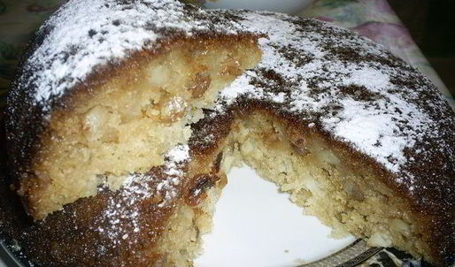 нежный манник с яблоками и изюмом