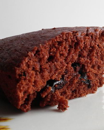 Рецепт постного шоколадного манника с черносливом