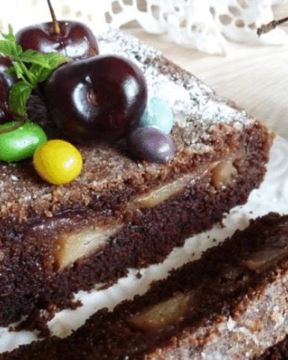 Шоколадный манник с карамелизованными яблоками