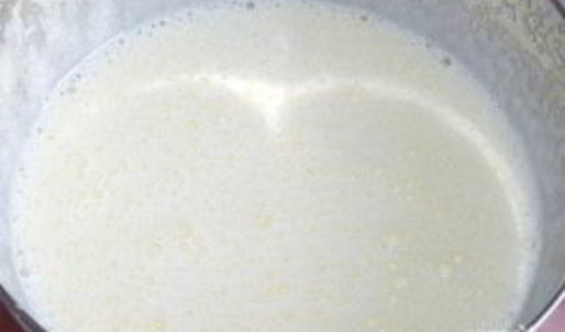 бисквитные оладьи с черной смородиной