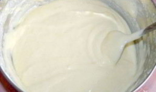 бисквитные оладьи с черной смородиной