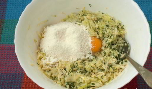 кабачковые оладьи с картофелем и сыром сулугуни