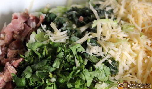 кабачковые оладьи с сыром, беконом и мятой