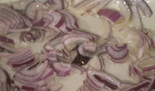 картофельные оладьи и запеченный перец с сосисками