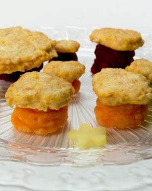 Куриные оладушки-грибочки с разноцветным пюре