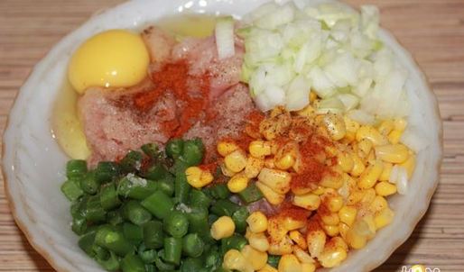 куриные оладьи с кукурузой и фасолью