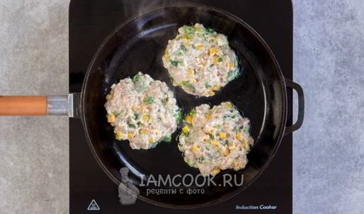 куриные оладьи с кукурузой
