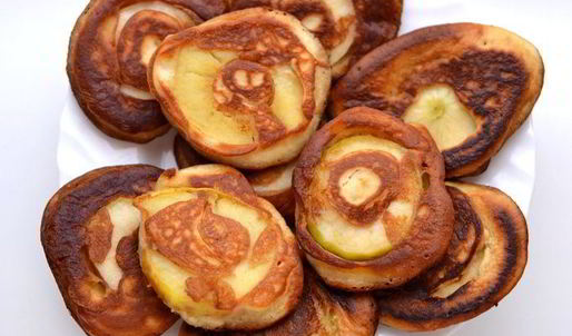 медовые оладьи с яблоком