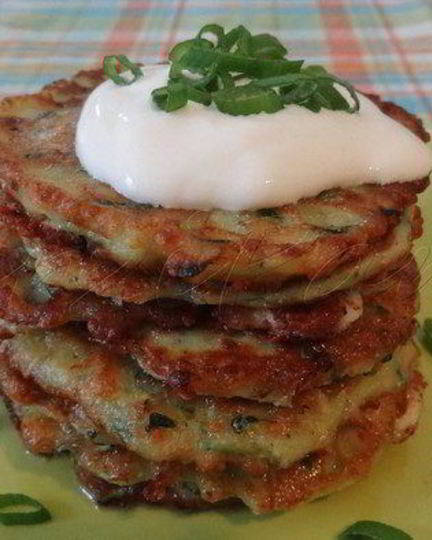 Рецепт нежных оладий из цукини с фетой