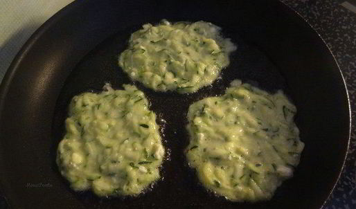 нежные оладьи из цукини с фетой