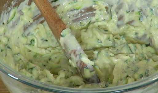 оладушки из цукини с яйцами и карамелизированным луком