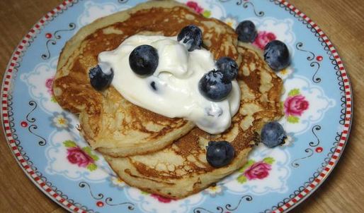 оладушки с сушеной черникой