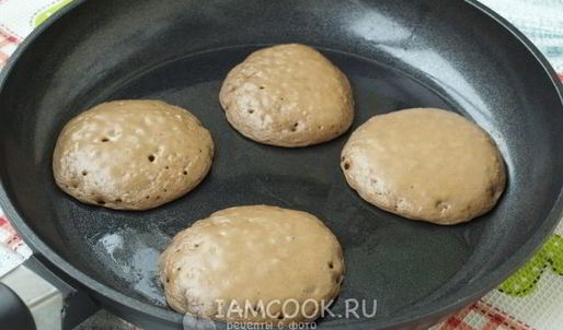 оладьи на кислом молоке с какао