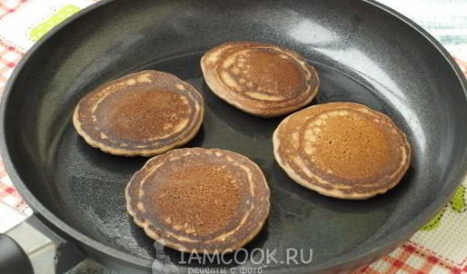 оладьи на кислом молоке с какао