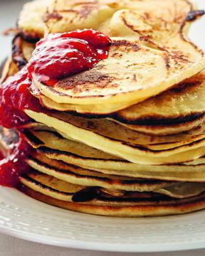 Оладьи с клубничным джемом