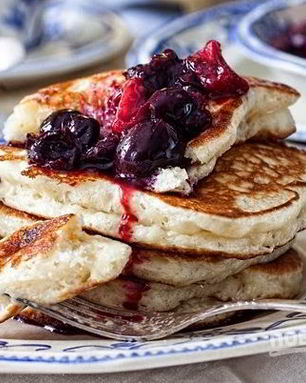 Оладьи с медом на дрожжах