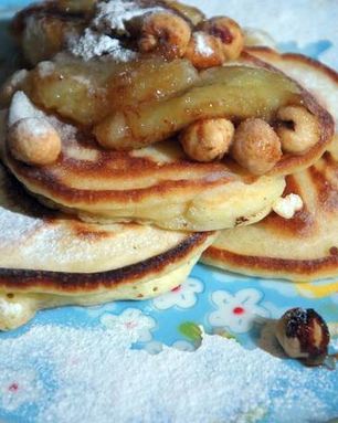 Оладьи с шоколадной начинкой и карамелизированным бананом