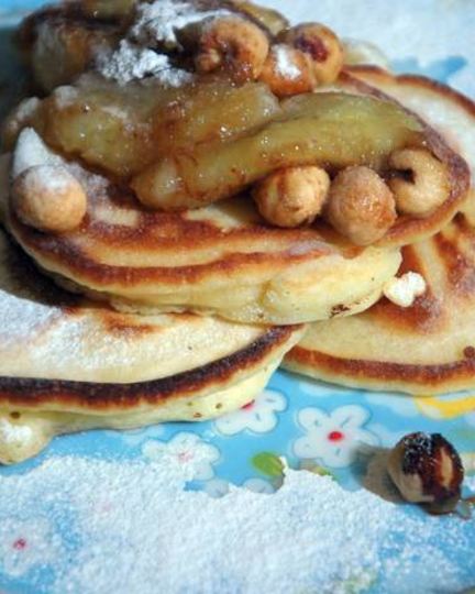 Рецепт оладий с шоколадной начинкой и карамелизированным бананом