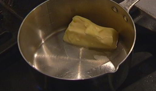 оладьи с шоколадной начинкой и карамелизированным бананом