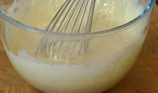 оладьи с шоколадной начинкой и карамелизированным бананом