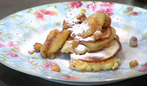 оладьи с шоколадной начинкой и карамелизированным бананом