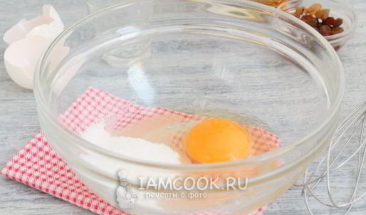 оладьи с яблочными кольцами и изюмом