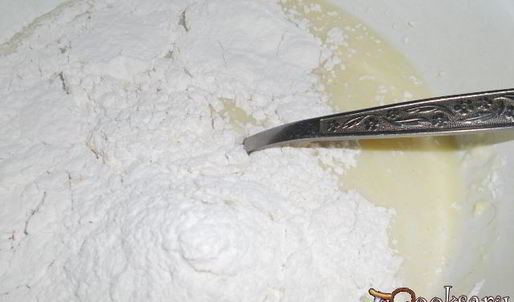 оладьи творожные со сливами и медом