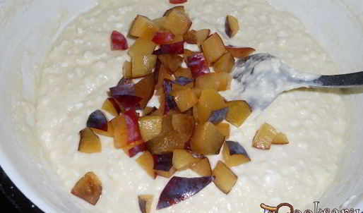 оладьи творожные со сливами и медом