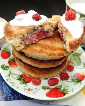 Овсяные оладушки с малиной