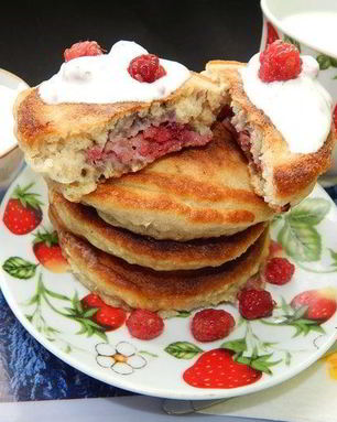 Овсяные оладушки с малиной