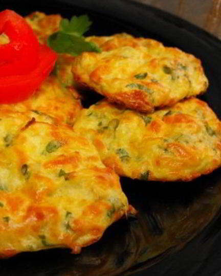 Рецепт простых капустных оладий с сыром в духовке