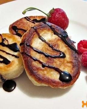 Пышные оладьи на сухих дрожжах