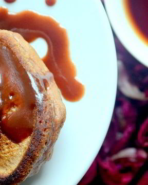 Шоколадные оладьи с шоколадным соусом