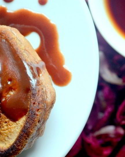 Рецепт шоколадных оладий с шоколадным соусом