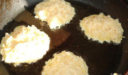 сырные оладьи из вермишели