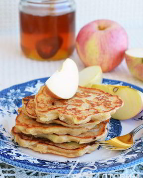Творожно-яблочные оладьи