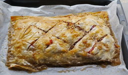 пахлава со сливами и лавандой