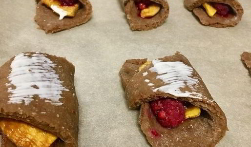 дважды малиновое печенье с персиком