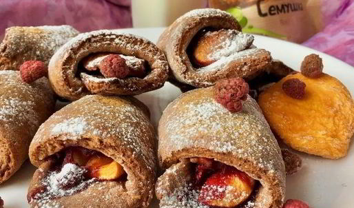 дважды малиновое печенье с персиком