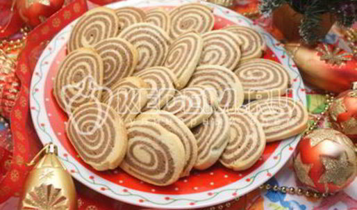 новогоднее печенье спиральки