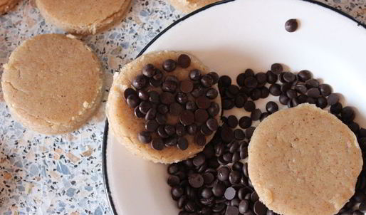 печенье с арахисовой пастой и шоколадом
