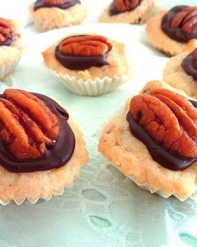 Печенье с шоколадом и орехами пекан