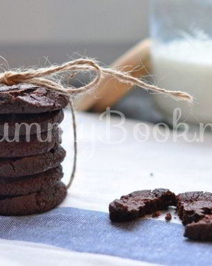Рассыпчатое шоколадное печенье