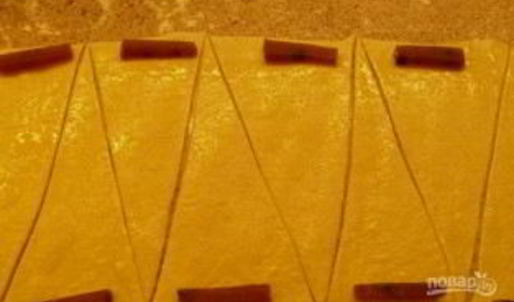 рогалики с мармеладом из слоеного теста